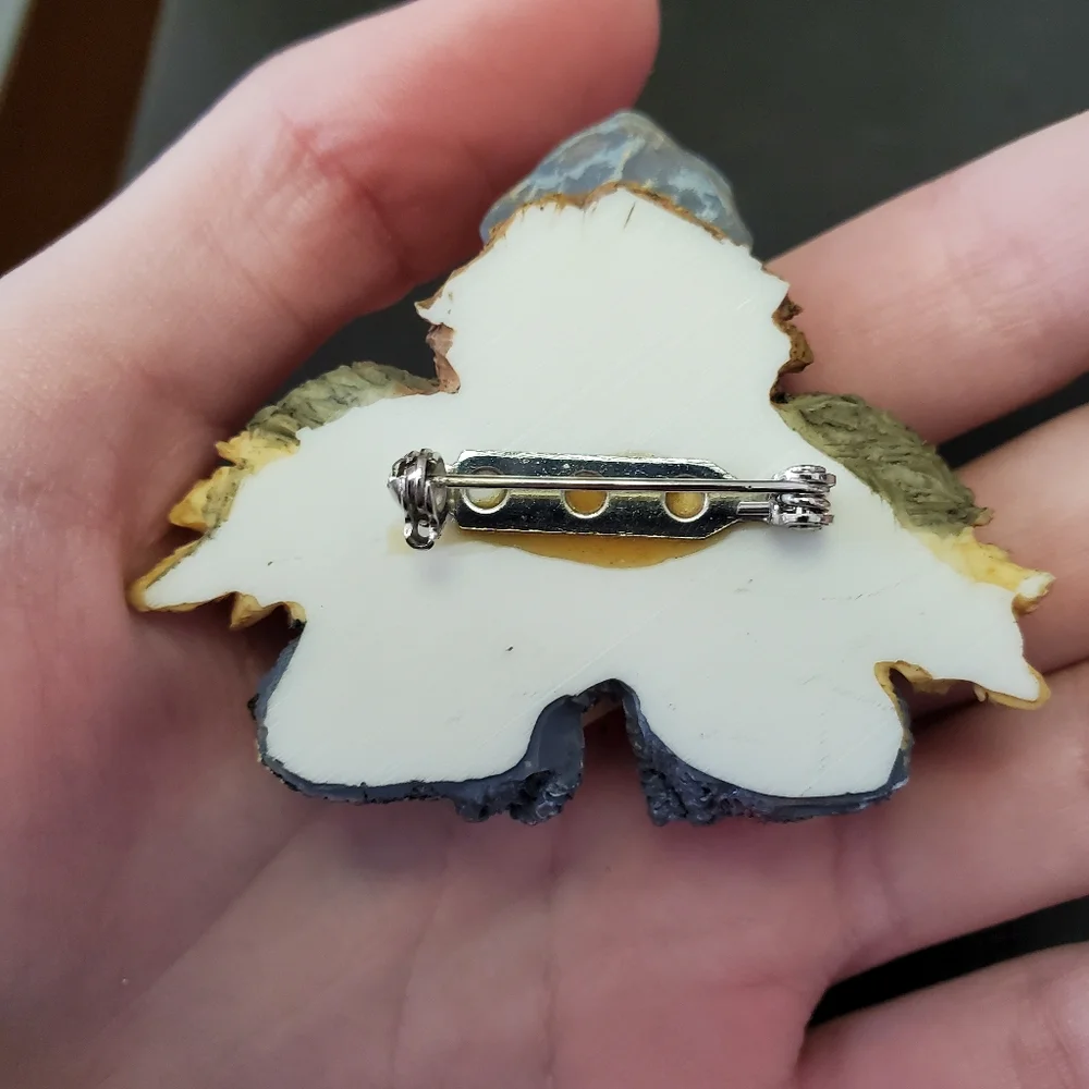 Angel boy pin